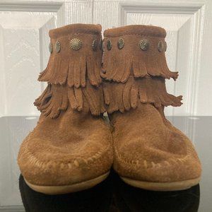 Minnetonka Double Fringe Side Zip Suede Boots, size 6